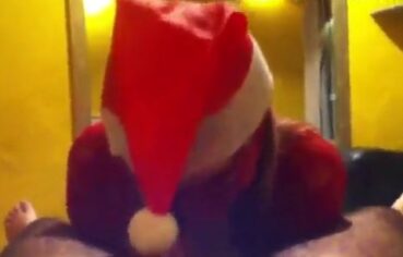 Camila Delicinha como Mamãe Noel dá um boquete natalino ardente
