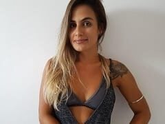 Carol Peixinho do BBB19 mostra os peitos sem querer depois da festa