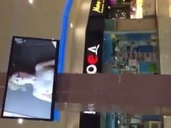 Cenas Eróticas Invadem TVs com Público Excitado Amadores