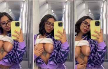 Com um olhar de puta essa vagabunda gravou se exibindo