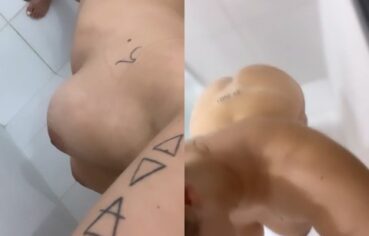 Gostosa cavalona mostrando seu delicioso corpo no banheiro