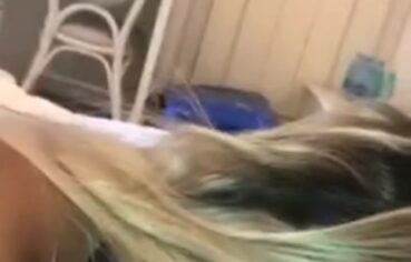 Loira coroa chupa o pau enorme do genro de dar inveja