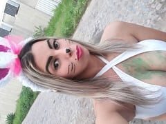Loira Safada Rafaela de Melo Rebolando Sem Sutiã de Coelhinha na Páscoa