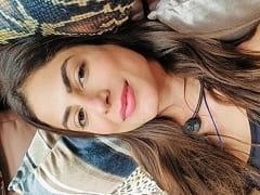 Mari Gonzalez Faz Topless e Revela a Bunda Sem Calcinha em 5 Posições Molhadas