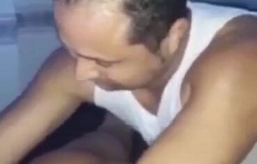 Monique Lopes peladinha recebe massagem erótica e fode gostoso na festa