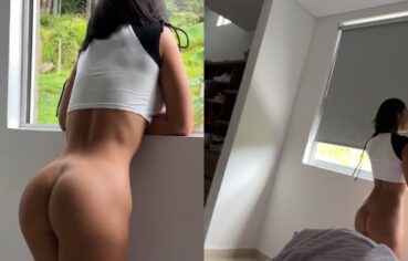 Morena bem puta acordou com sua raba enorme e foi pra janela
