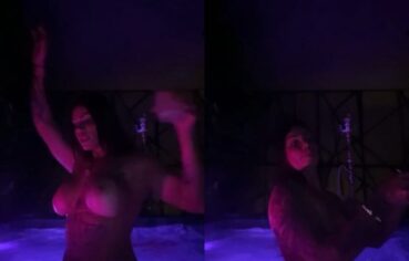 Morena siliconada na piscina balançando a raba gigante