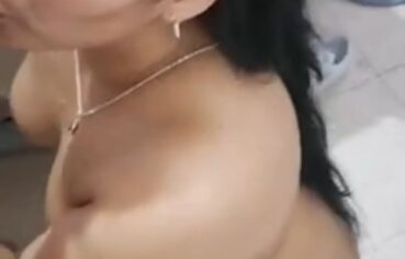 Moreninha safada manda ver no boquete esperando gozar