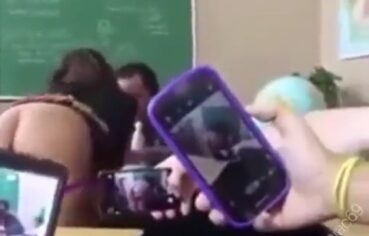 Ninfetinha safada mostra tudo em vídeo amador dentro de colégio na Paraíba