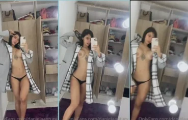 Puta no seu closet mostrando todo o seu delicioso corpo