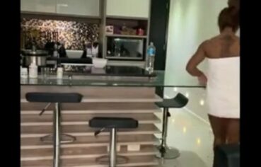 Rayhellen Andrade, mulata cavala, sentando no entregador até gozar