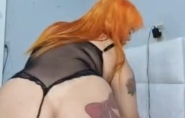 Renata Gomes sentando com gosto no pau e gemendo de prazer