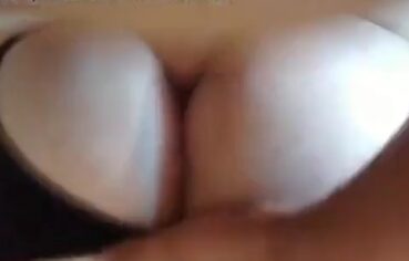 Tamara Gostosa fica de quatro e leva rola no cu em vídeo anal amador