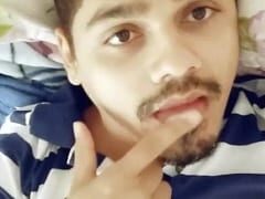Tiago Gay Passivo Tarado Ficou Imóvel para Receber Gozo Facial e Depois Chupou a Cabeça do Pênis do Amigo