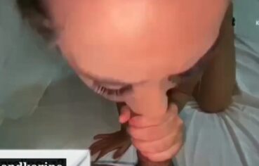 Amanda Karine Moreninha Novinha Mamando e Fodendo de Quatro