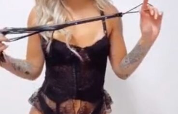 Bucetinha Deliciosa de Lingerie mostrando tudo