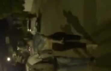 Casada Peituda Arrasa Com Amigo Dotado Na Área De Serviço