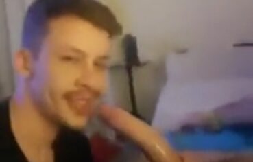 Cassiano Novinho Tarado Mamou Com Prazer a Rola do Amigo em Vídeo Gay Explícito