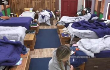 Dayane Mello e Erika Schneider Exibindo os Peitos na Fazenda 13