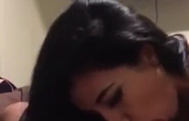 Emily Morena Safada Chupa e Monta com Tudo na Pica