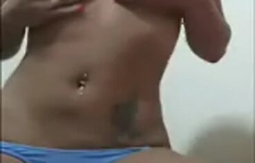Erika Lopes Peladinha Dando Show No Cam4 Em Vídeo Caseiro