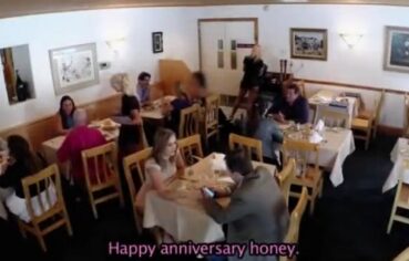 Esposa Safada Trai Corno no Jantar e Manda Vídeo Pro Amante