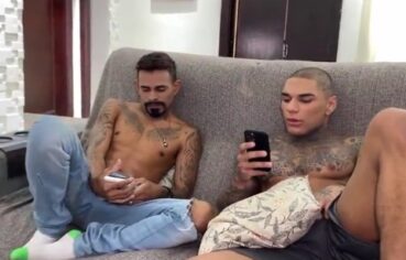 Estevão Roludo Mamado e Cuzinho Apertado de Quatro