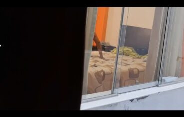 Flagrou a Vizinha Novinha Metendo Sem Vergonha e Gravou Tudo