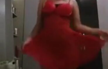 Frentista Sensual de Ubá MG Vaza Vídeo Íntimo Se Masturbando no Posto