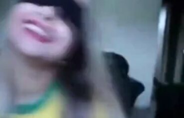 Gabriela de Madureira faz boquete no namorado em vídeo amador