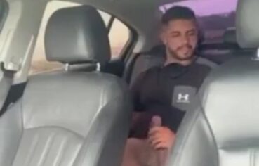 Garota Jovem Sentando Na Rola Dentro Do Automóvel