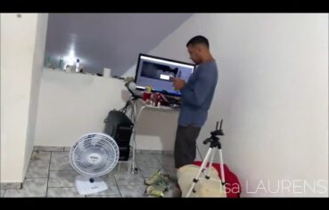 Isa Laurens Deixa Dois Amigos Dotados Explodirem no Seu Cuzinho