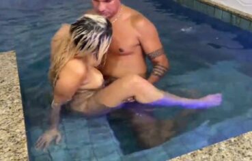 Loirinha Safada Fode com Coroa Dotado no Motel