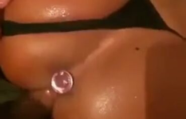 Maitê amadora morena dá show com plug anal e foda quente