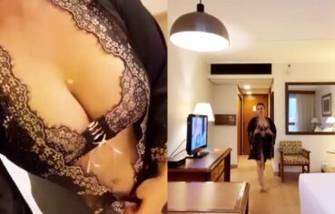 Marcia Imperator safada se esfregando até gozar em casa