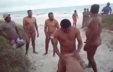 Marido Corno Do Recreio – RJ Chama Galera Pra Fuder Sua Esposa No Porno Caseiro