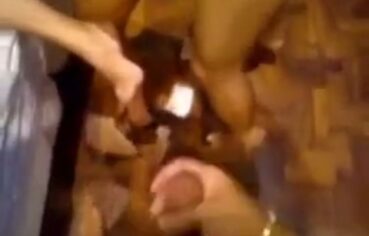 Marido Corno Libera Esposa Safada para Suruba Caseira com Amigos em SP