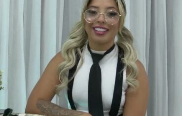 May Akemi, a colegial safada, recebe rola grossa no cuzinho