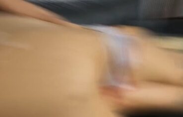 Mila Falk sentando gostoso no pau do coroa e levando porra na raba