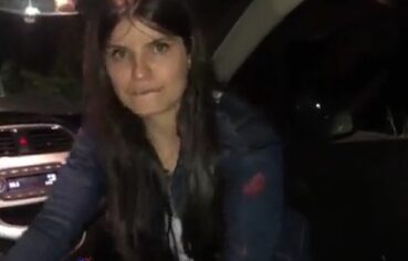 Morena safada manda ver no carro e engole tudo sem perder a pose