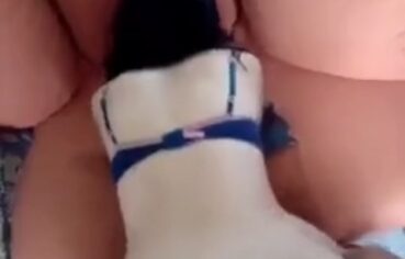 Moreninha Gostosa Arrebitada no Sofá Leva Rola no Amador Quente