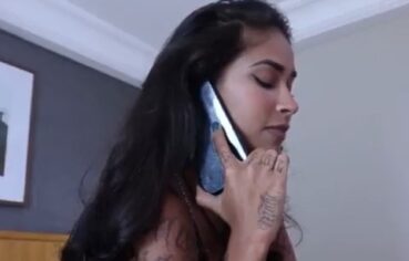 Moreninha gostosa do Tinder arrepiada de prazer no vídeo caseiro