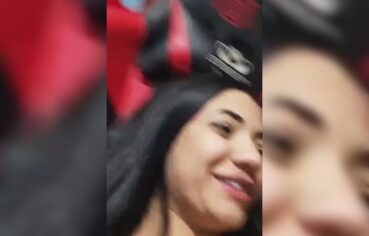 Moreninha safada arreganhando e quicando na rola ao vivo