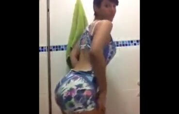 Namorado Saiu Pra Ver Futebol e Ninfeta Mostrou Tudo Que Ele Perdeu