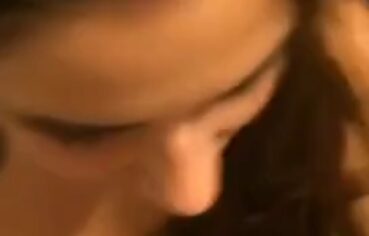 Ninfeta Peituda Exibe o Corpo e Grita de Prazer Enquanto é Fodida pelo Namorado Tarado