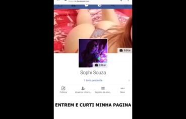 Ninfetinha Safada Grava Clipe de Funk no Chuveiro