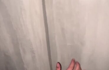 Novinha casada se entrega a vários homens na casa de swing