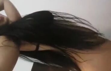 Novinha de 18 anos exibindo o corpo gostoso em vídeo amador