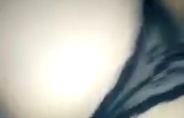 Novinha de Rabo Redondo Gostosa Se Espalha de Quatro e Leva Rola Com Tudo