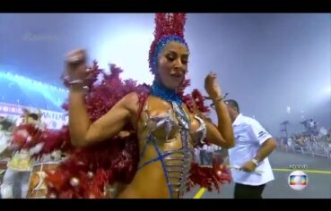 Sabrina Sato rebola sem vergonha no Carnaval 2018 e deixa todo mundo de pau duro